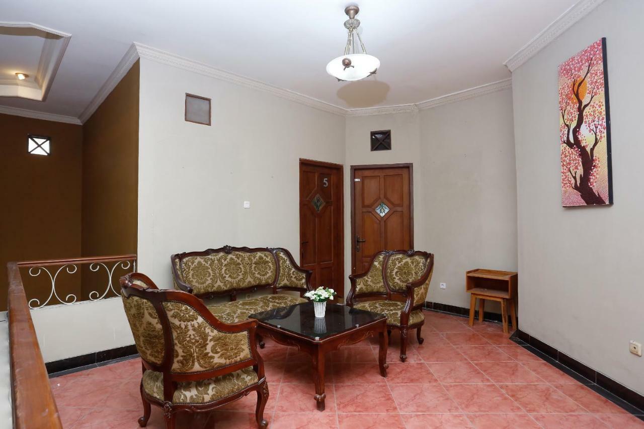 Oyo 1072 Kampung Condro Wulan Guesthouse Maguwo Экстерьер фото