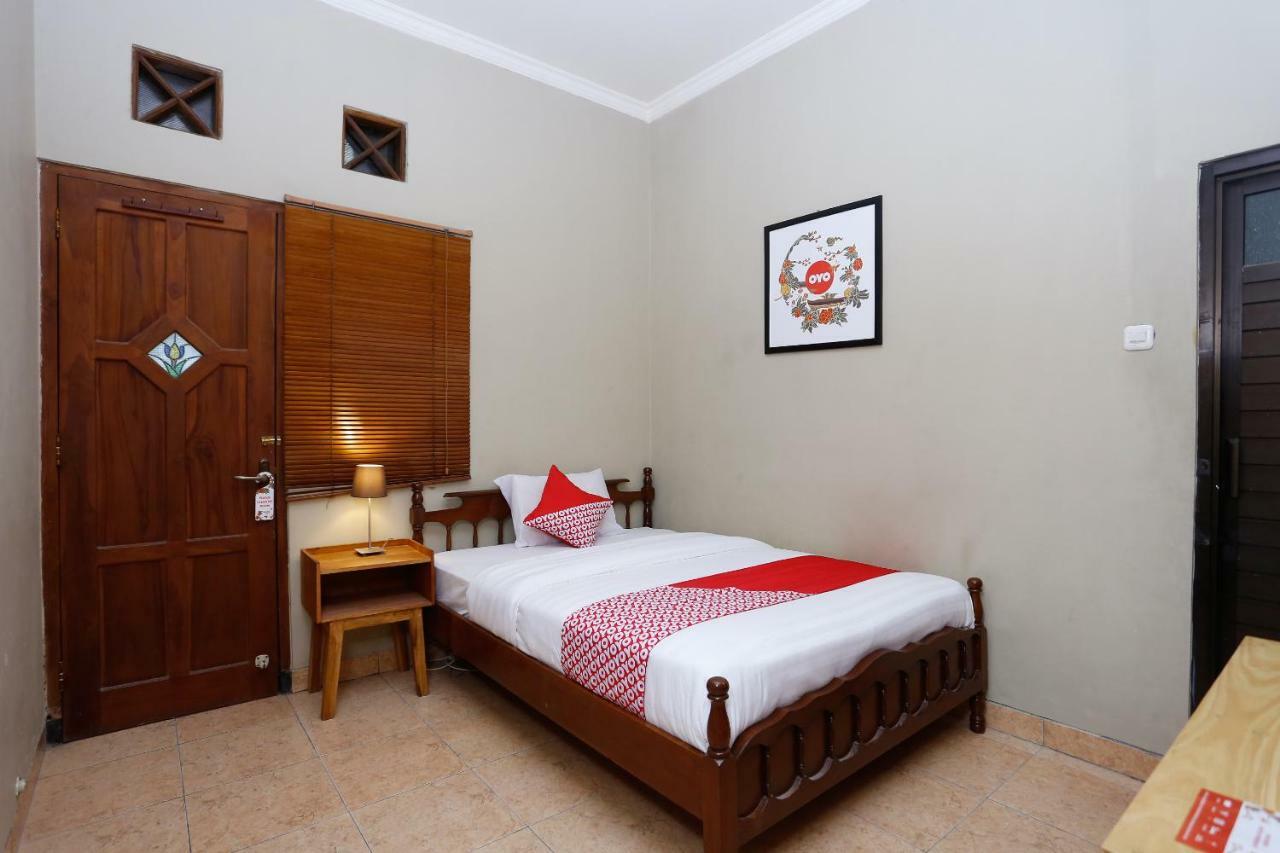 Oyo 1072 Kampung Condro Wulan Guesthouse Maguwo Экстерьер фото