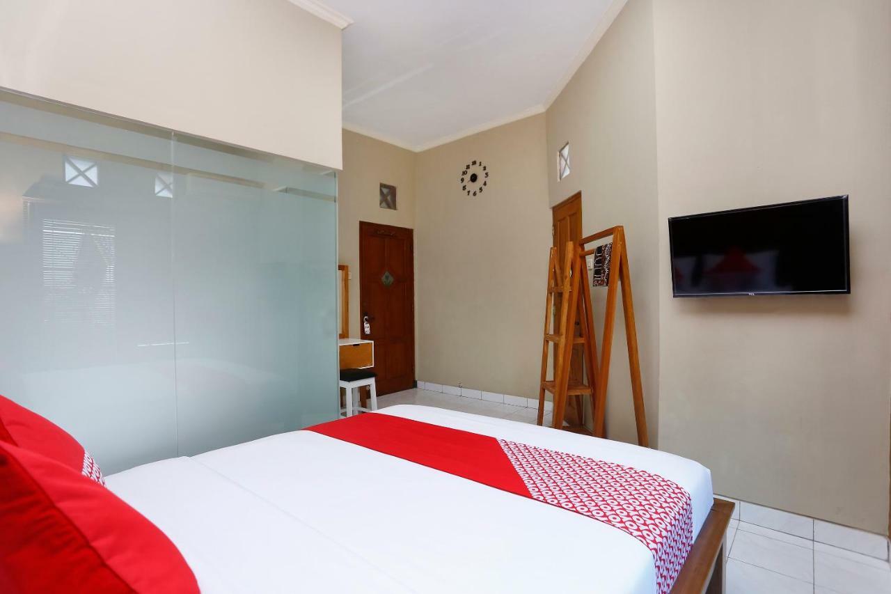 Oyo 1072 Kampung Condro Wulan Guesthouse Maguwo Экстерьер фото