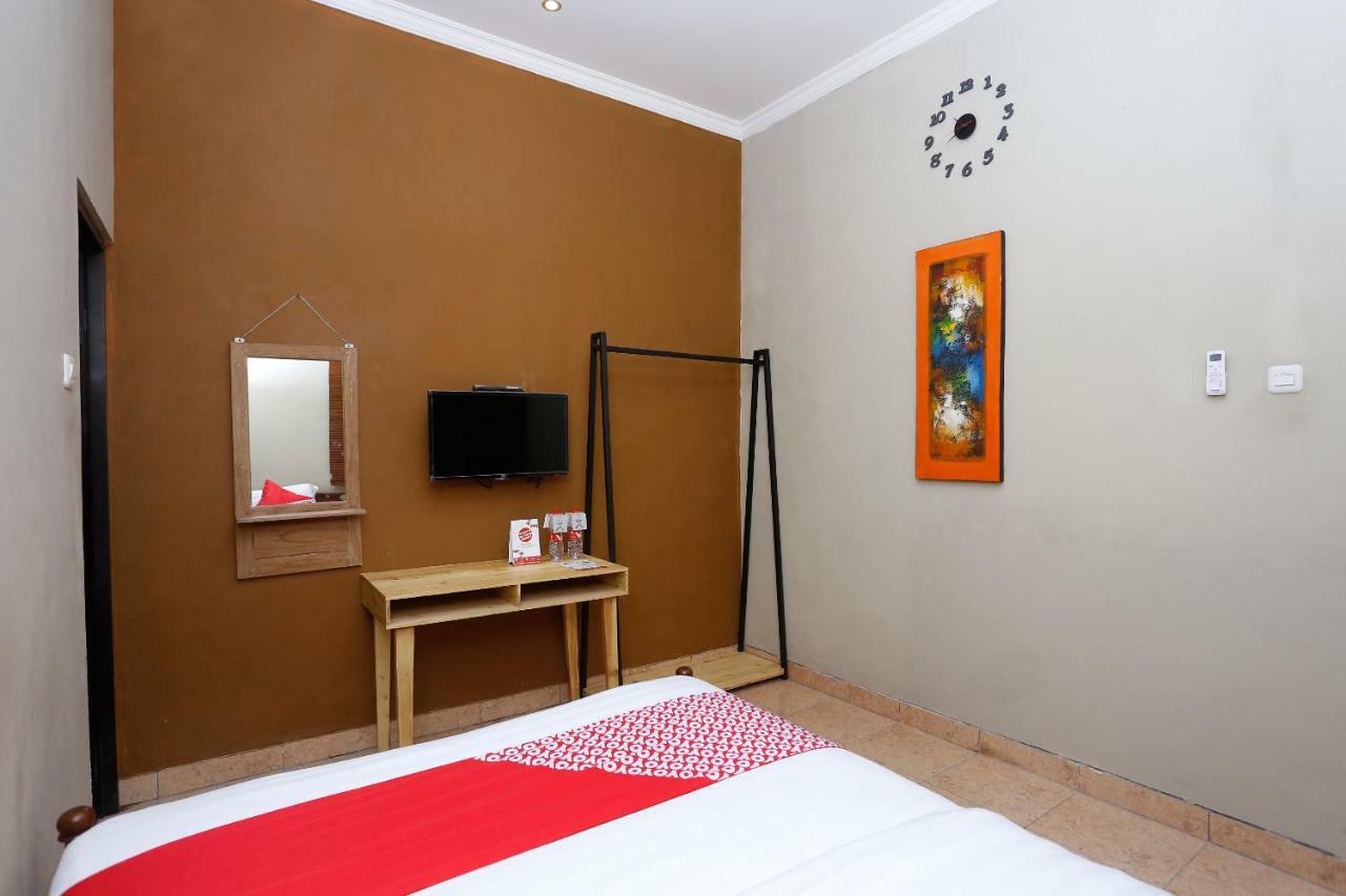 Oyo 1072 Kampung Condro Wulan Guesthouse Maguwo Экстерьер фото