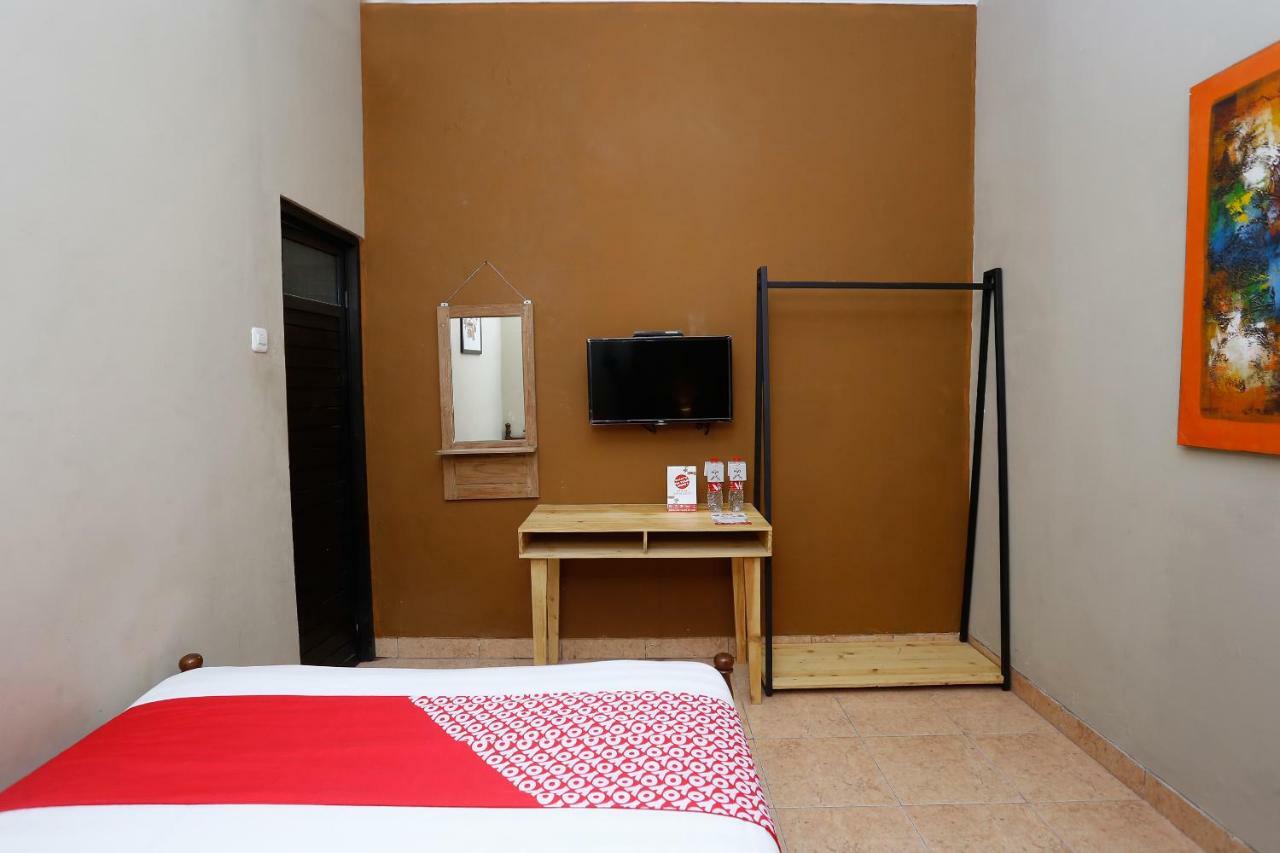 Oyo 1072 Kampung Condro Wulan Guesthouse Maguwo Экстерьер фото
